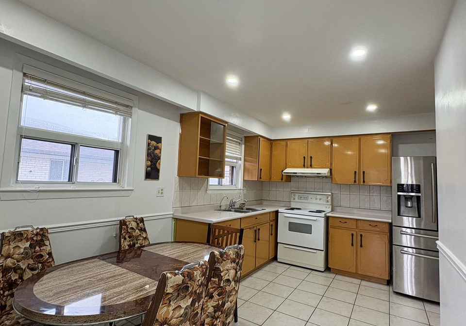 upstair-10-laskay-crescent-york-ontario-w12647306