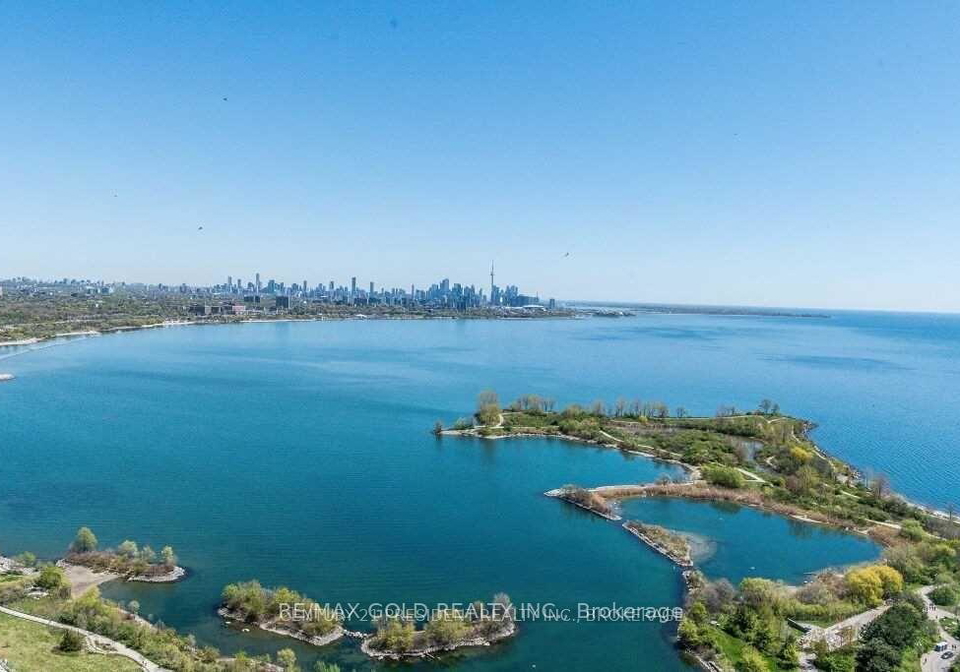 30-shore-breeze-drive-etobicoke-ontario-w12648126