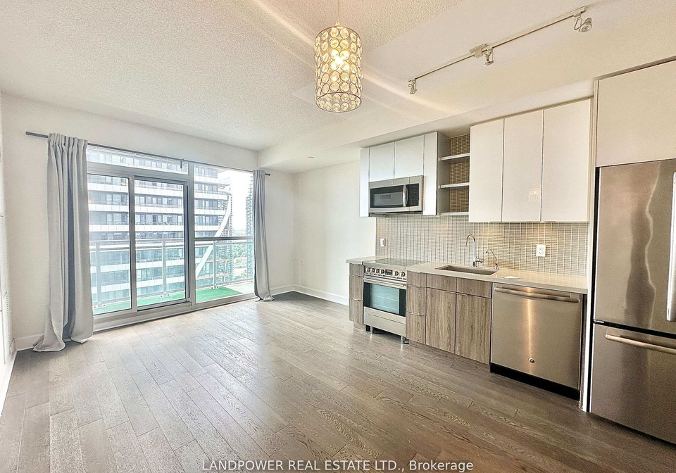 33-shore-breeze-drive-etobicoke-ontario-w12649952