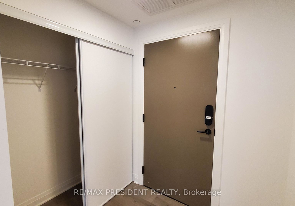 4015-the-exchange-e-mississauga-ontario-w12650680