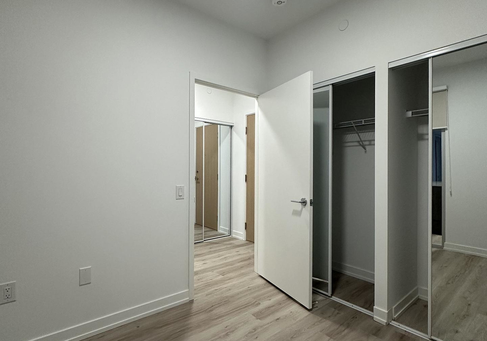 395-square-one-drive-mississauga-ontario-w12650738