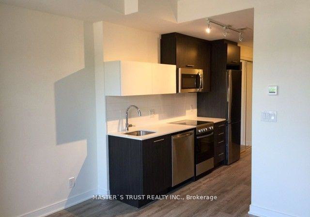 1-neighbourhood-lane-etobicoke-ontario-w12651556