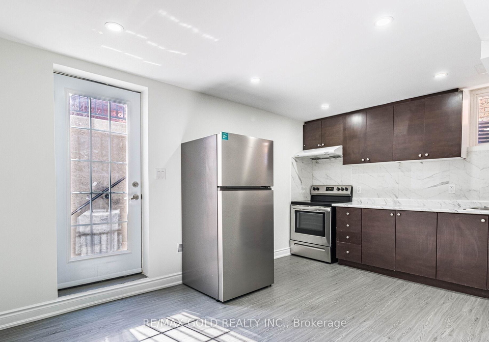 10-chestermere-bsmt-crescent-brampton-ontario-w12654440
