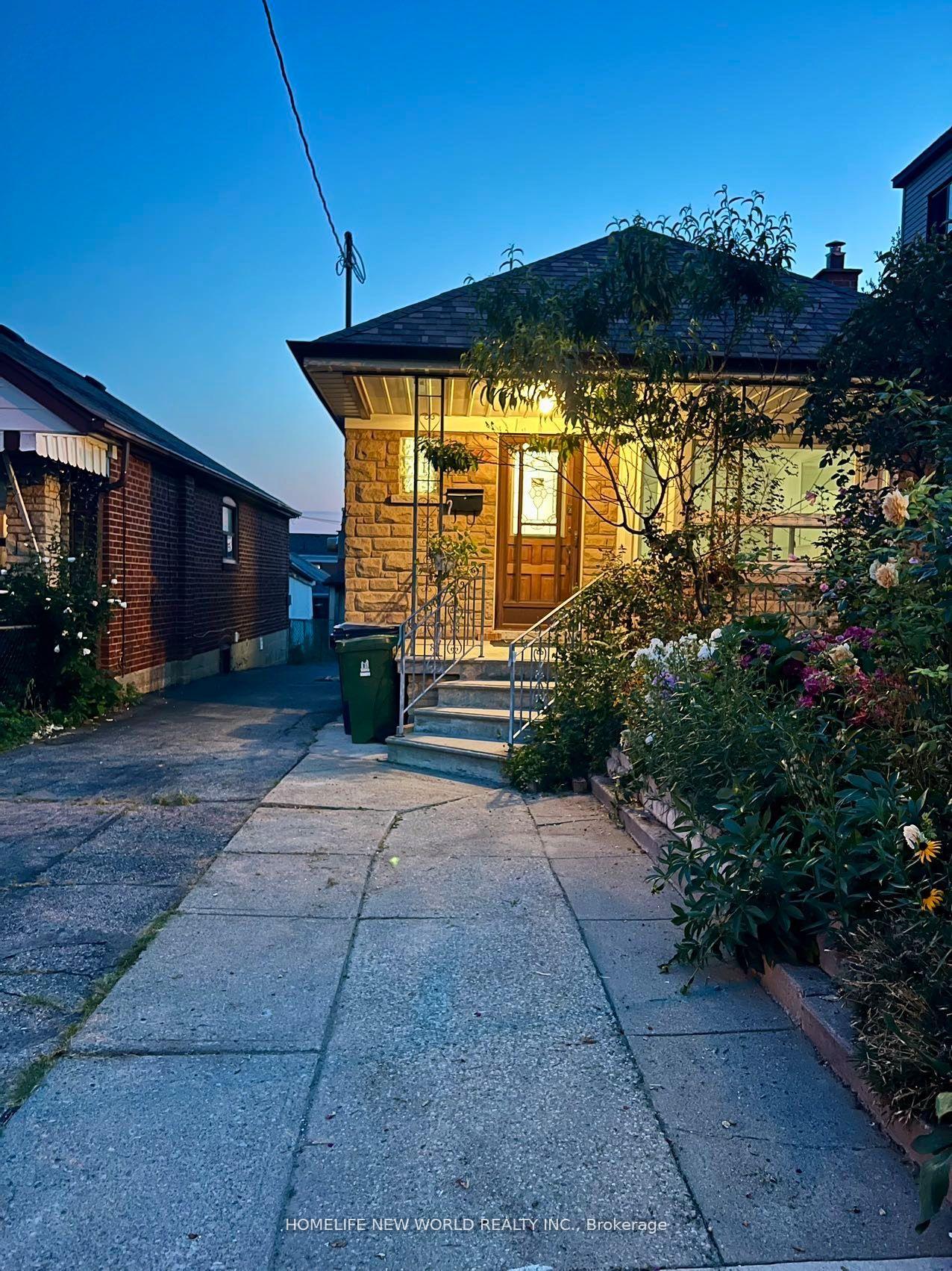 354-kane-avenue-toronto-ontario-w12657048