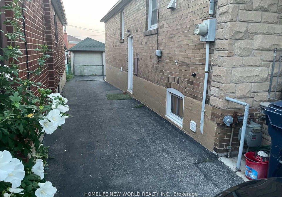 354-kane-avenue-toronto-ontario-w12657048