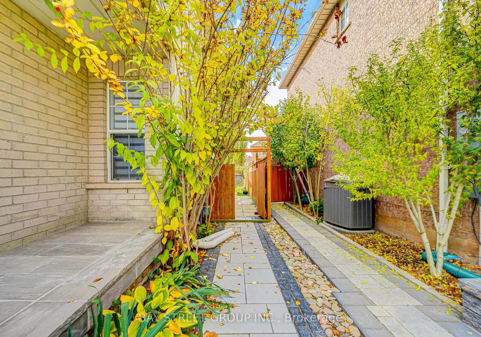2470-nichols-drive-oakville-ontario-w12657936