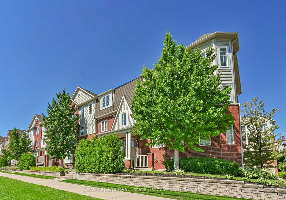 575-dundas-street-w-mississauga-ontario-w12658560