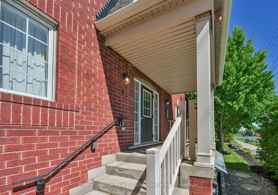 575-dundas-street-w-mississauga-ontario-w12658560