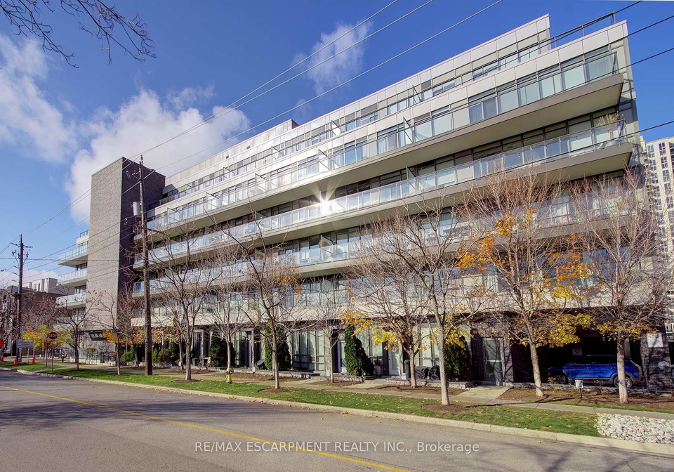 8-fieldway-road-etobicoke-ontario-w12661034