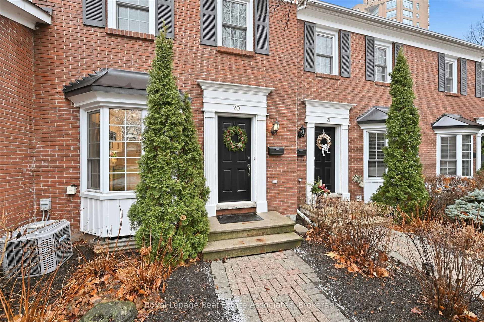 1280-maple-crossing-boulevard-burlington-ontario-w12663926