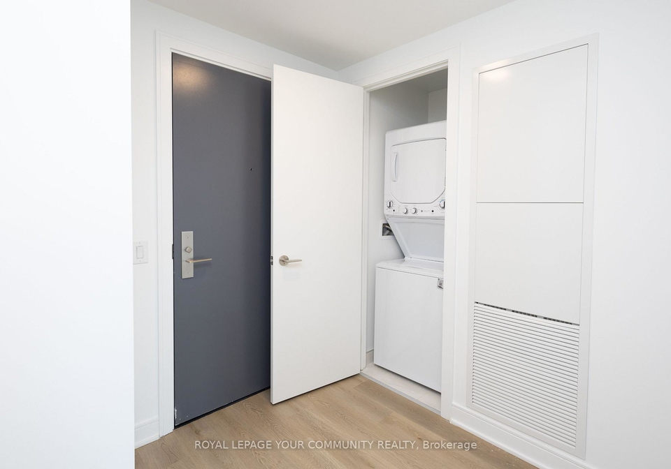 86-dundas-street-e-mississauga-ontario-w12663970