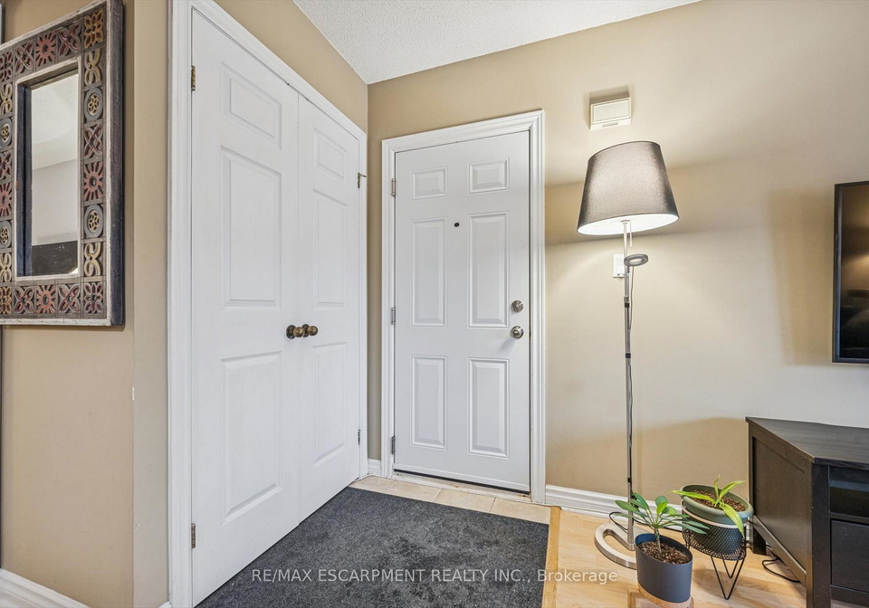 2040-cleaver-avenue-burlington-ontario-w12664490