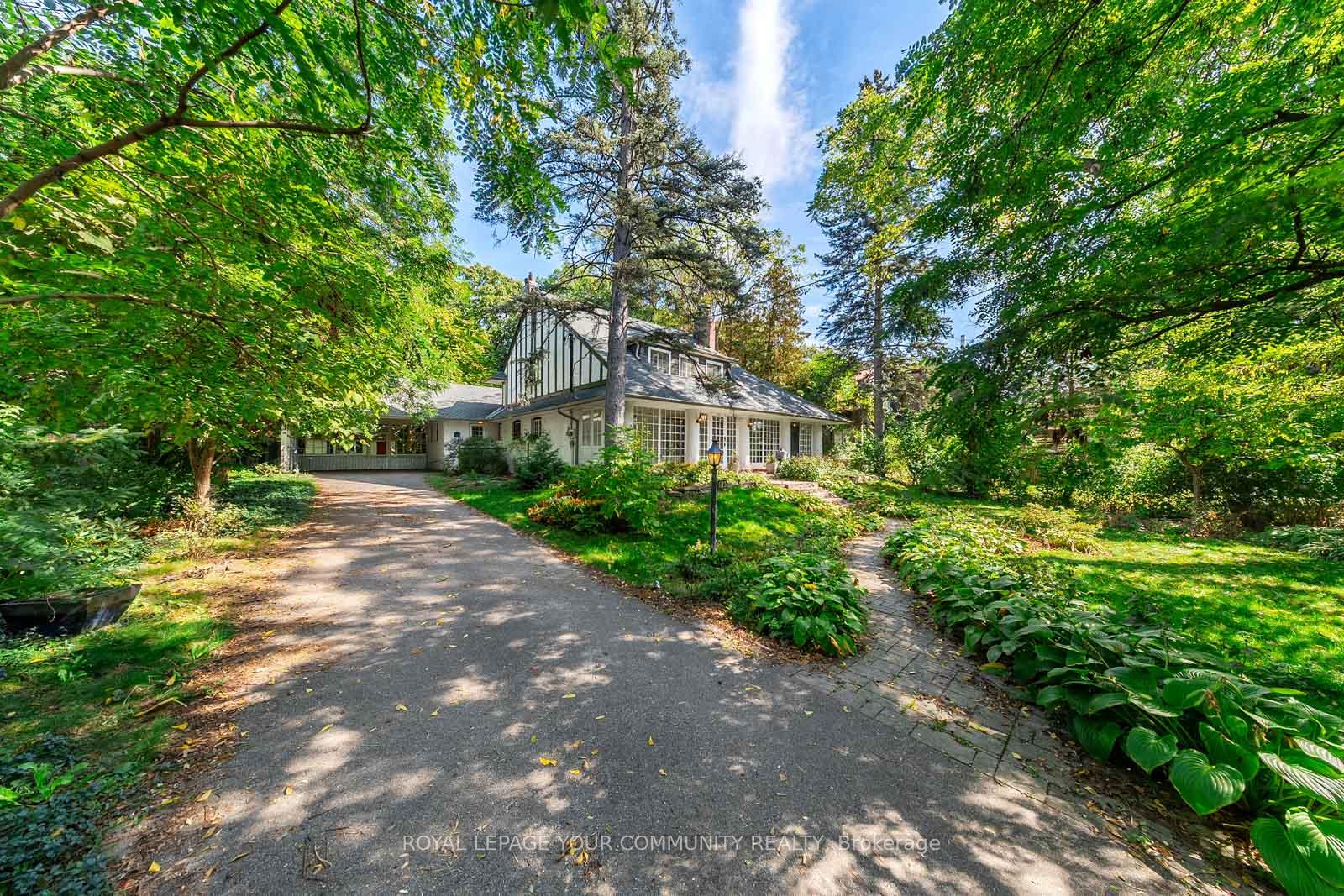 1173-queen-victoria-avenue-mississauga-ontario-w12668654