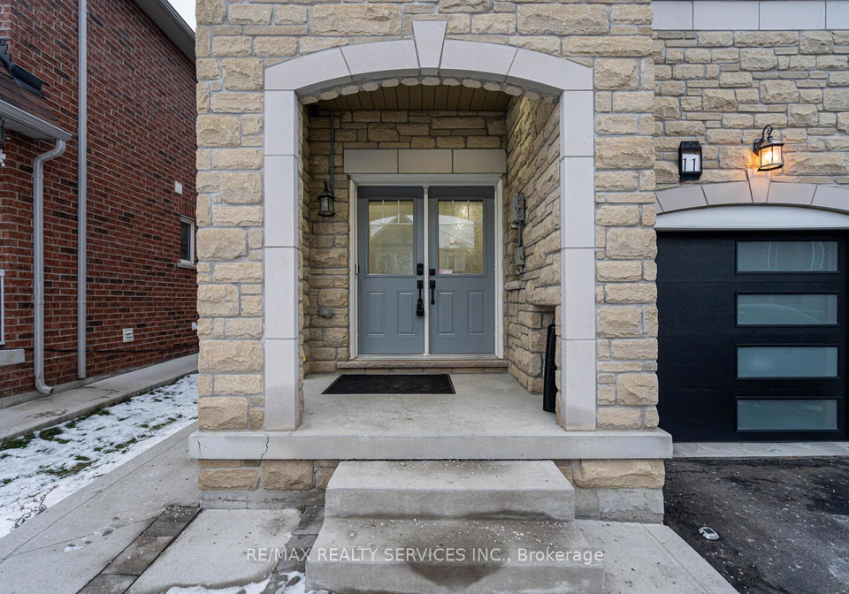 11-hoover-road-brampton-ontario-w12668978
