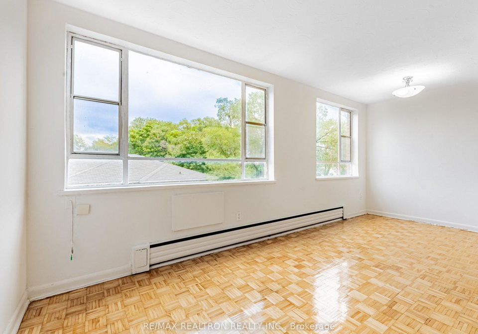 4-hill-heights-road-etobicoke-ontario-w12670014
