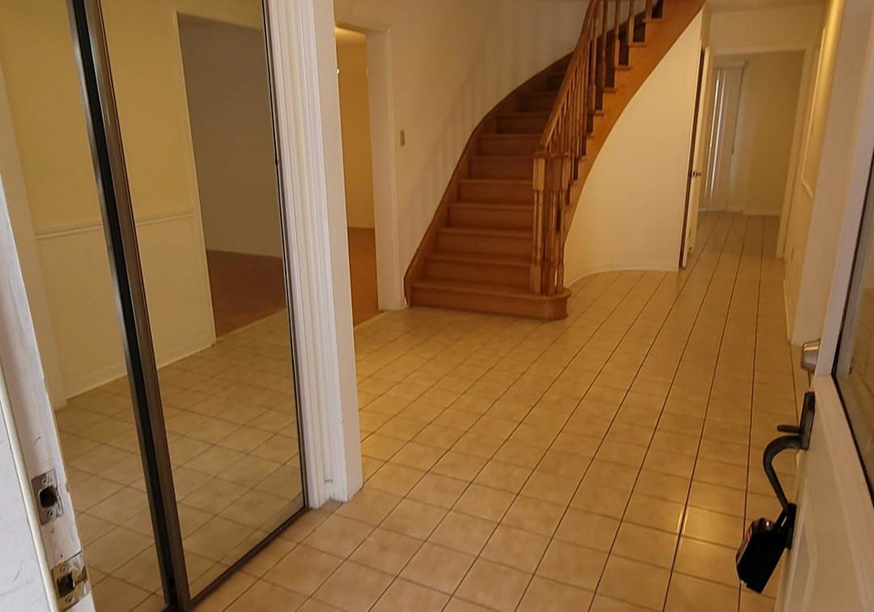 4483-radisson-crescent-mississauga-ontario-w12670912