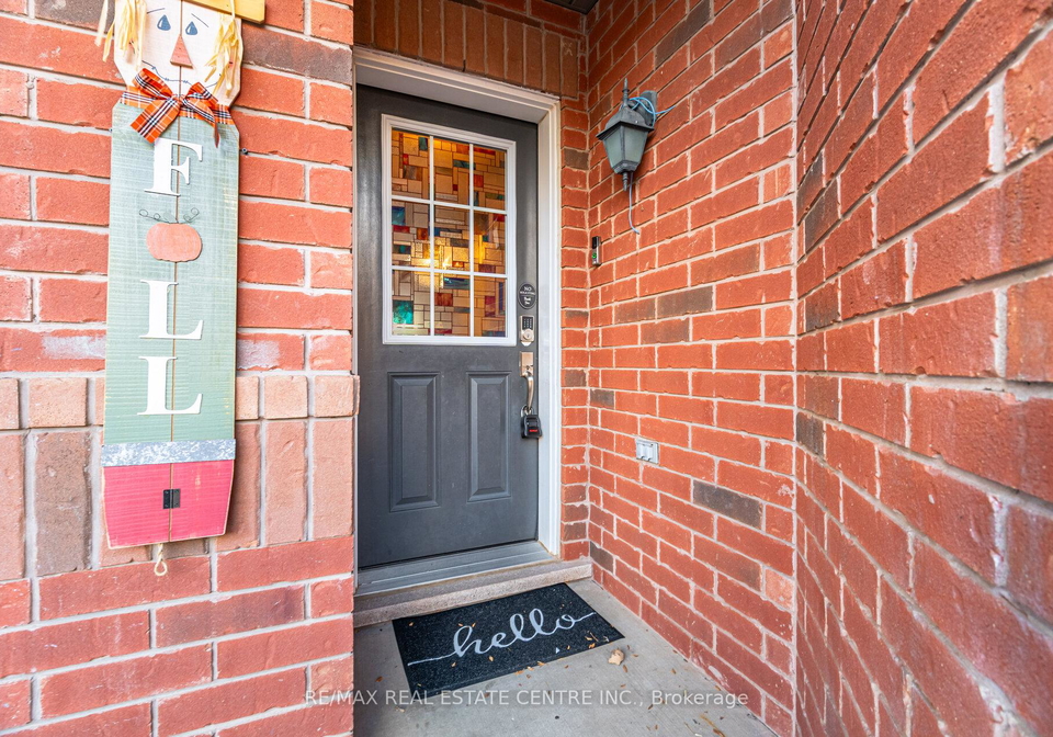 322-chuchmach-close-milton-ontario-w12673450