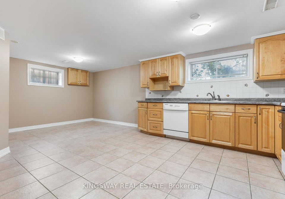 236-woodale-lower-lev-avenue-oakville-ontario-w12674414