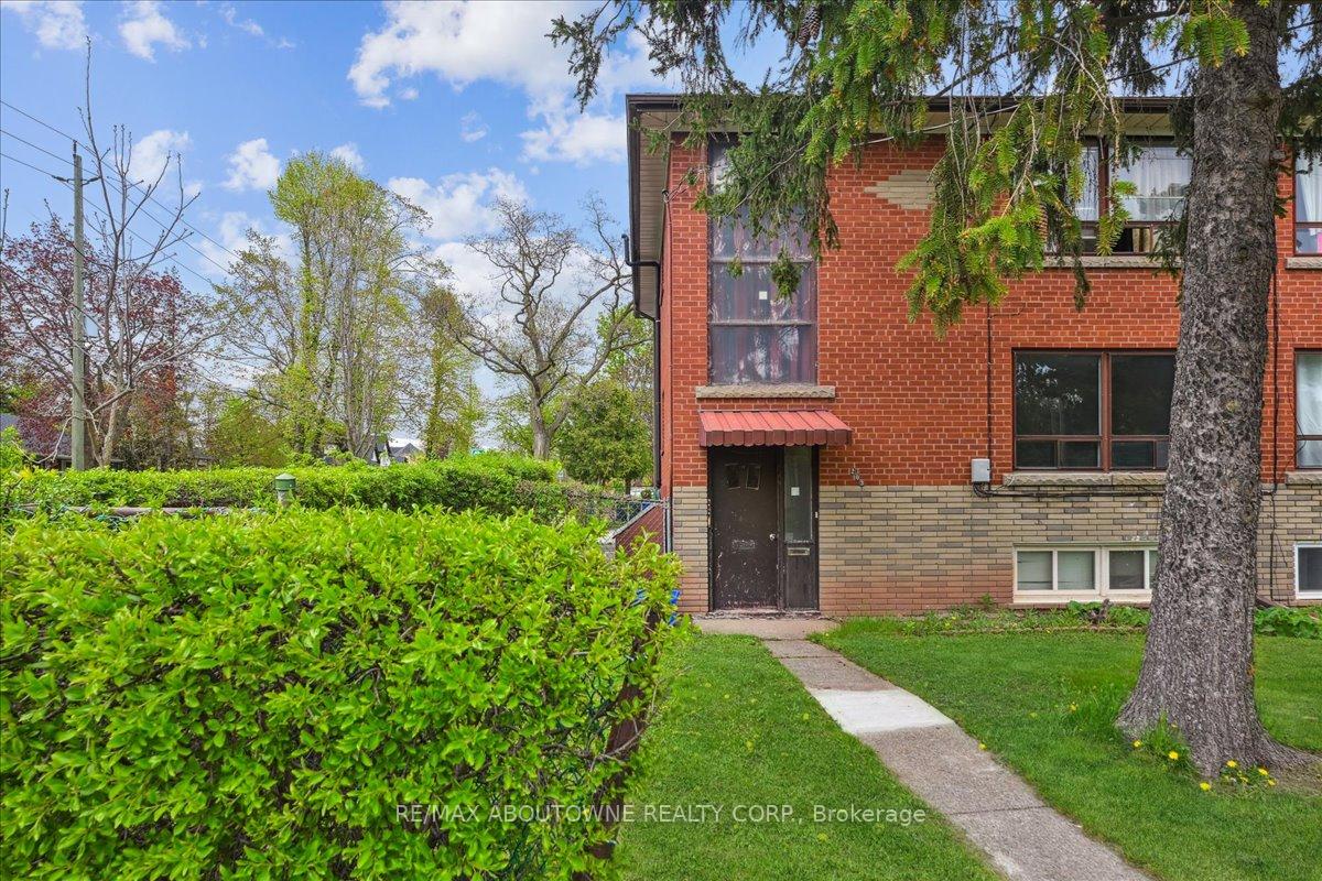 203-nelson-street-oakville-ontario-w12674678