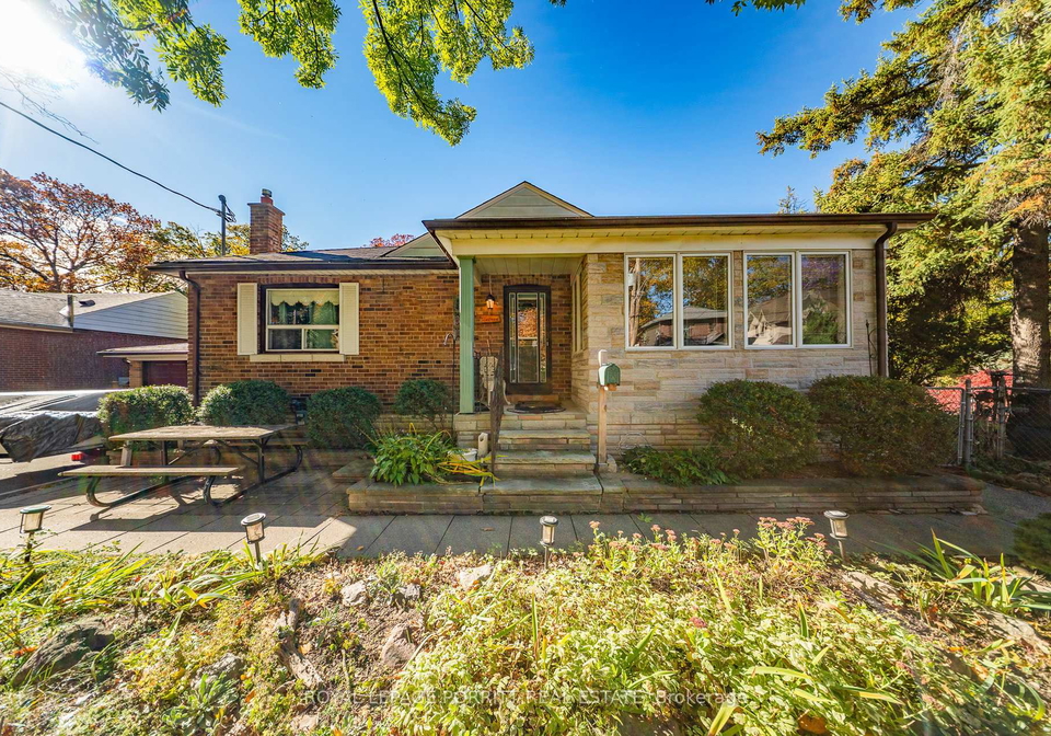 1-aintree-court-etobicoke-ontario-w12675882