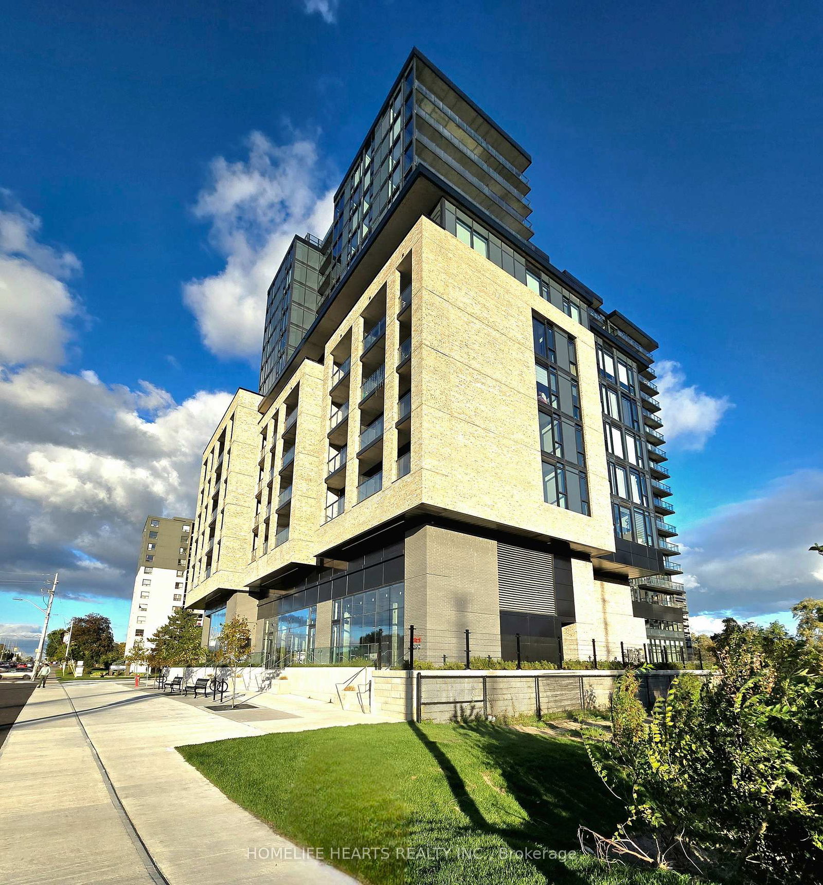 86-dundas-street-e-mississauga-ontario-w12675930