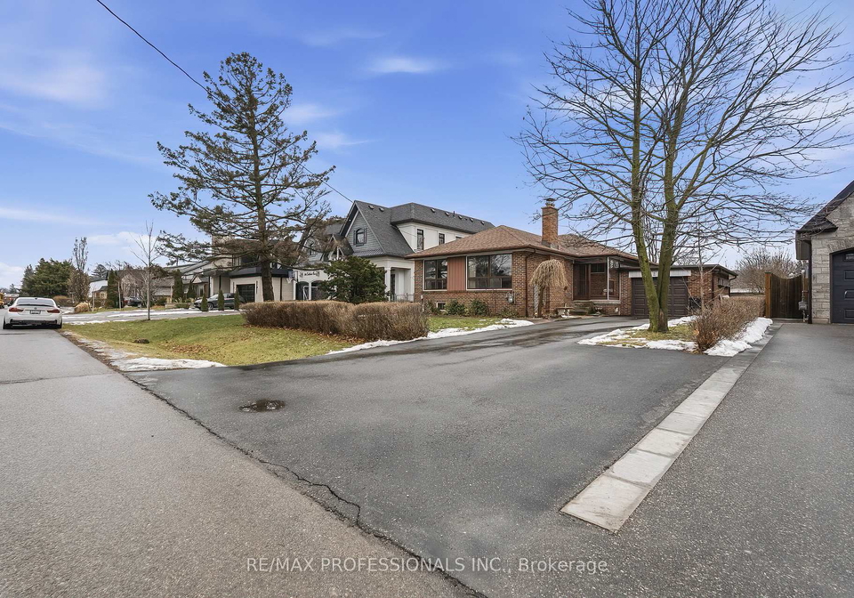 294-southview-road-oakville-ontario-w12677498