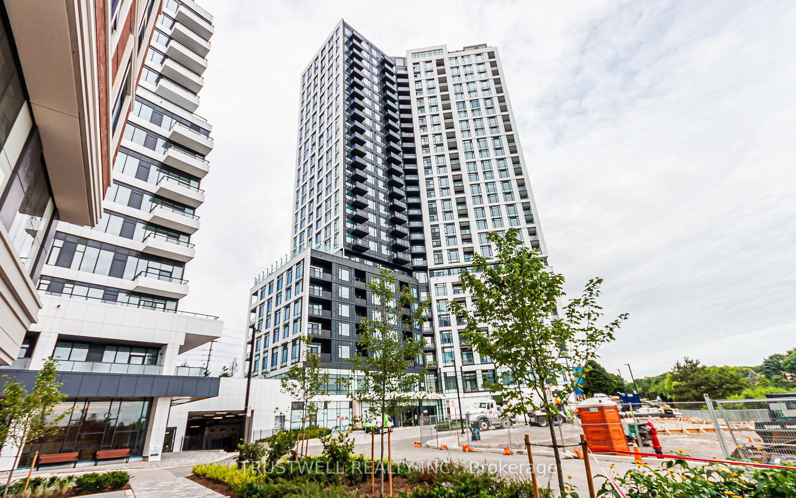 2495-eglinton-avenue-w-mississauga-ontario-w12677814