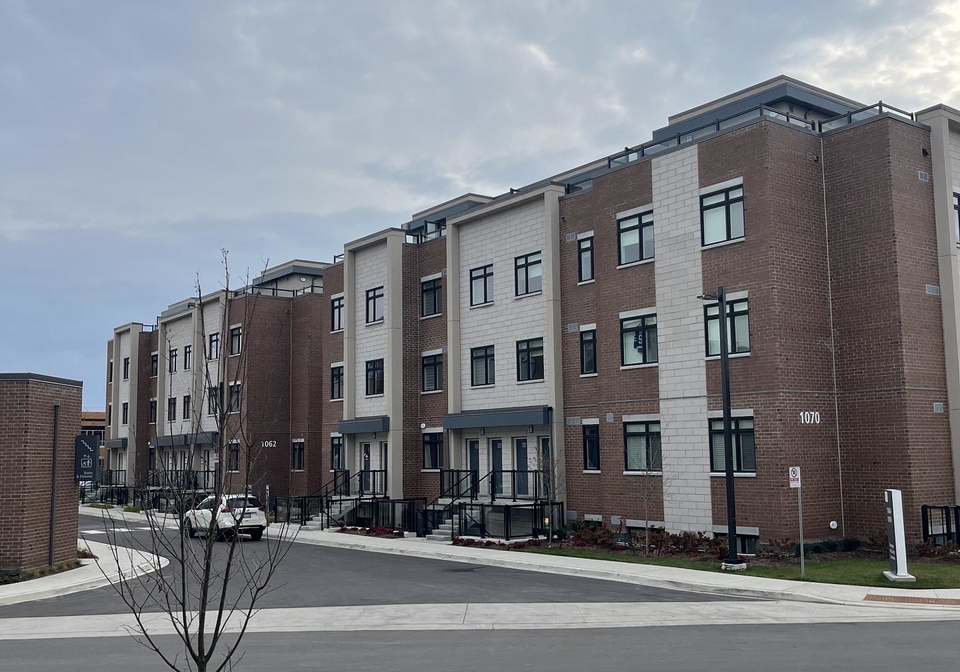 1075-douglas-mccurdy-common-mississauga-ontario-w12678638