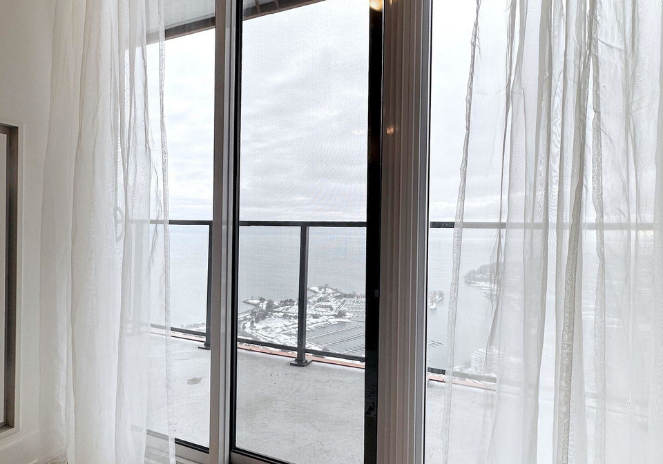 30-shore-breeze-drive-etobicoke-ontario-w12678792