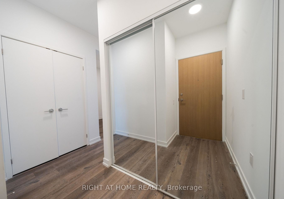 395-square-one-drive-mississauga-ontario-w12680282