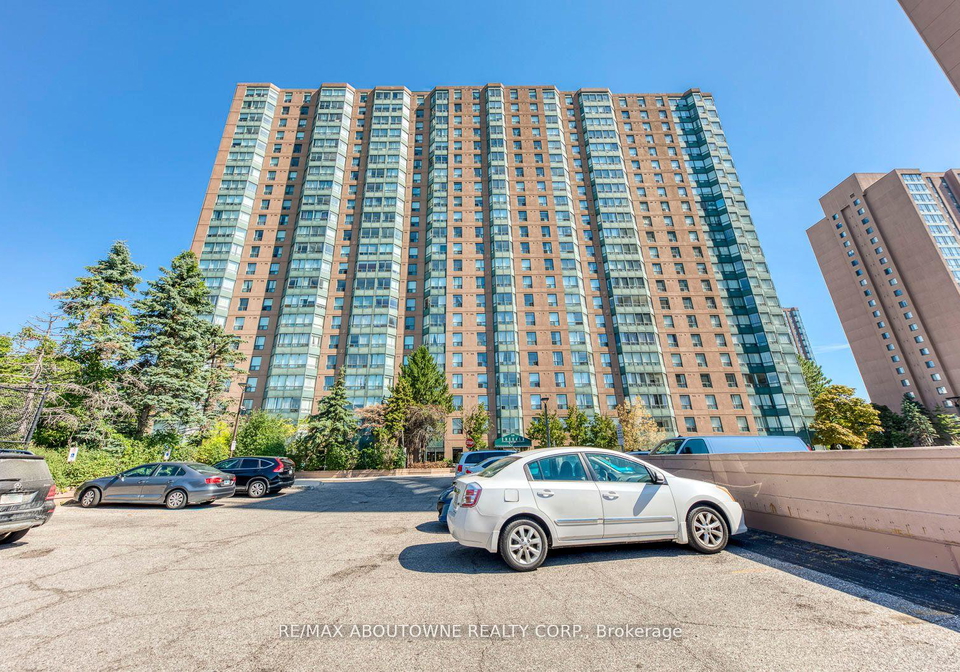 135-hillcrest-avenue-mississauga-ontario-w12680288