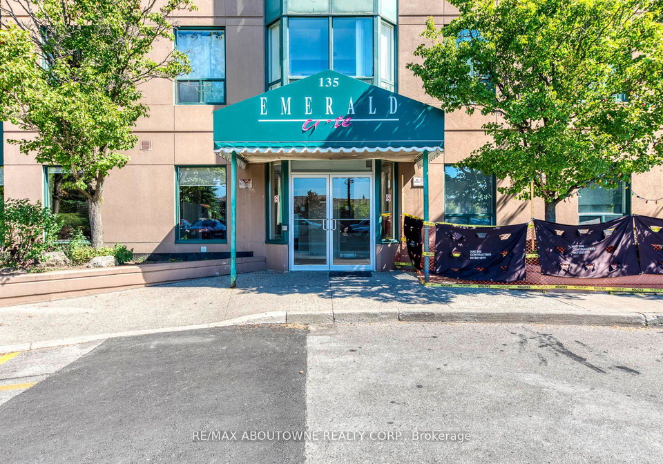135-hillcrest-avenue-mississauga-ontario-w12680288