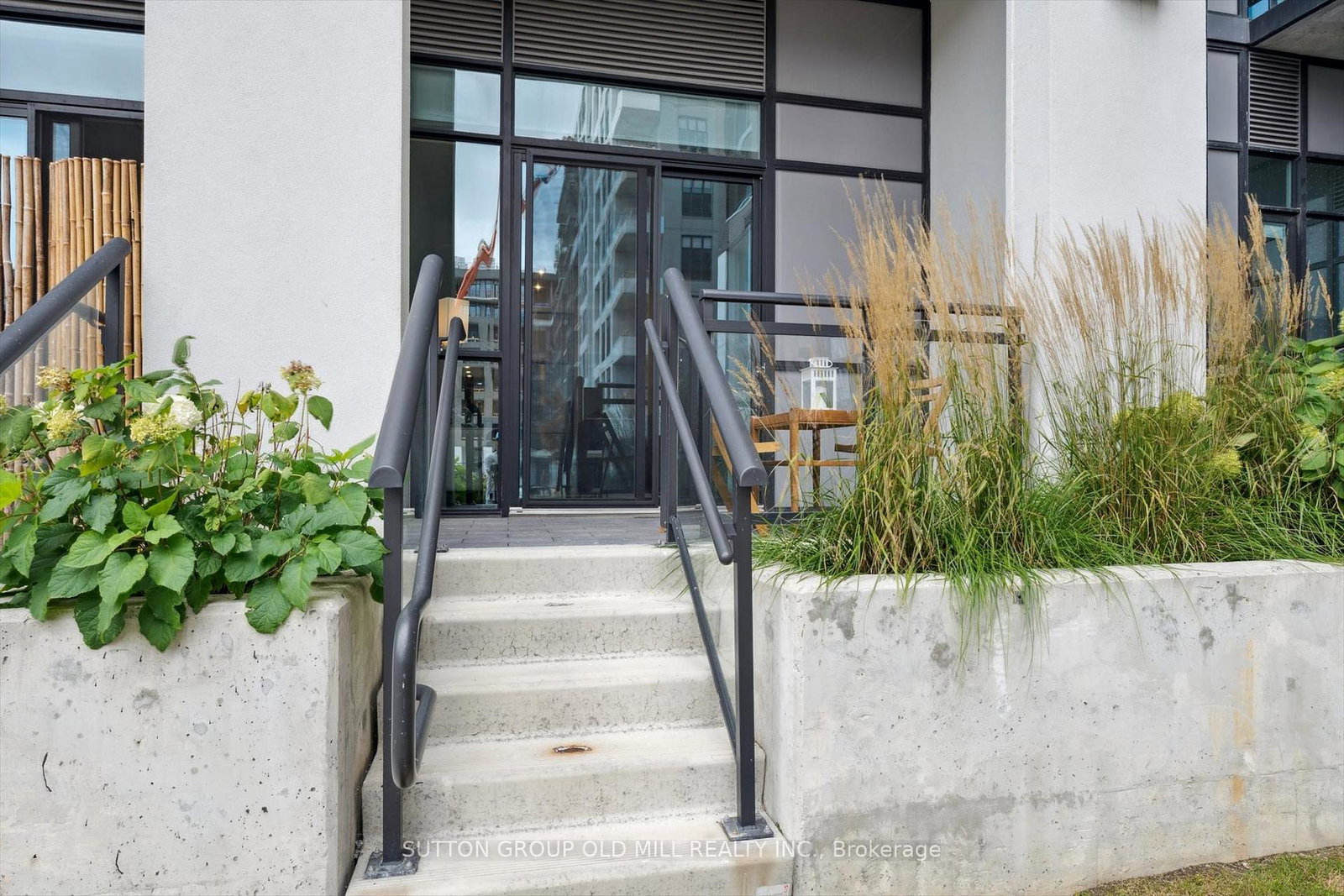 25-neighbourhood-lane-etobicoke-ontario-w12680648