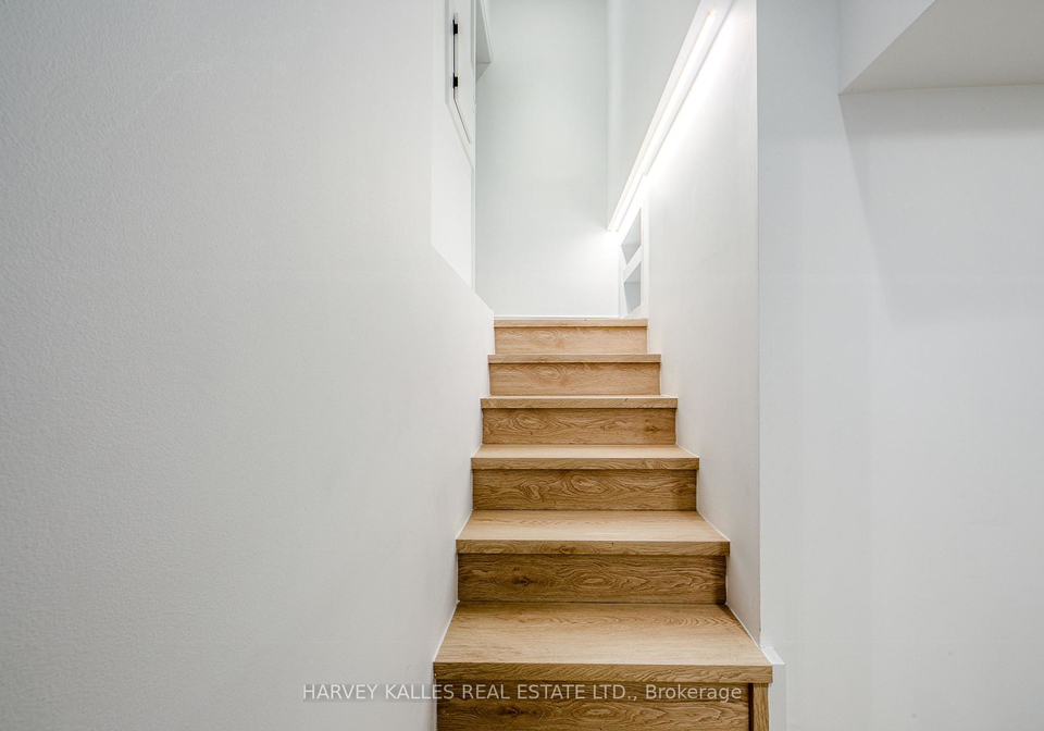 33-parkview-gardens-toronto-ontario-w12681756