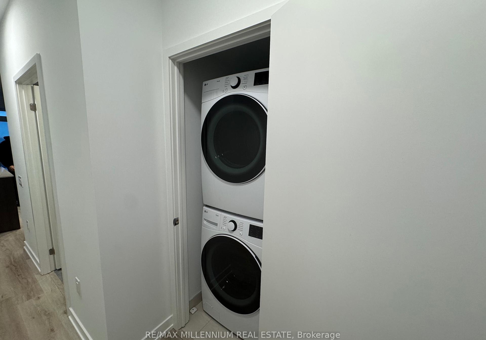 395-square-one-drive-mississauga-ontario-w12682442
