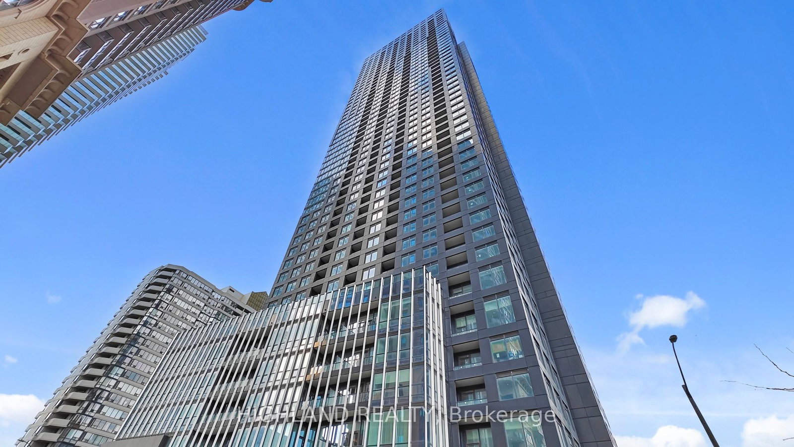 395-square-one-drive-mississauga-ontario-w12684388