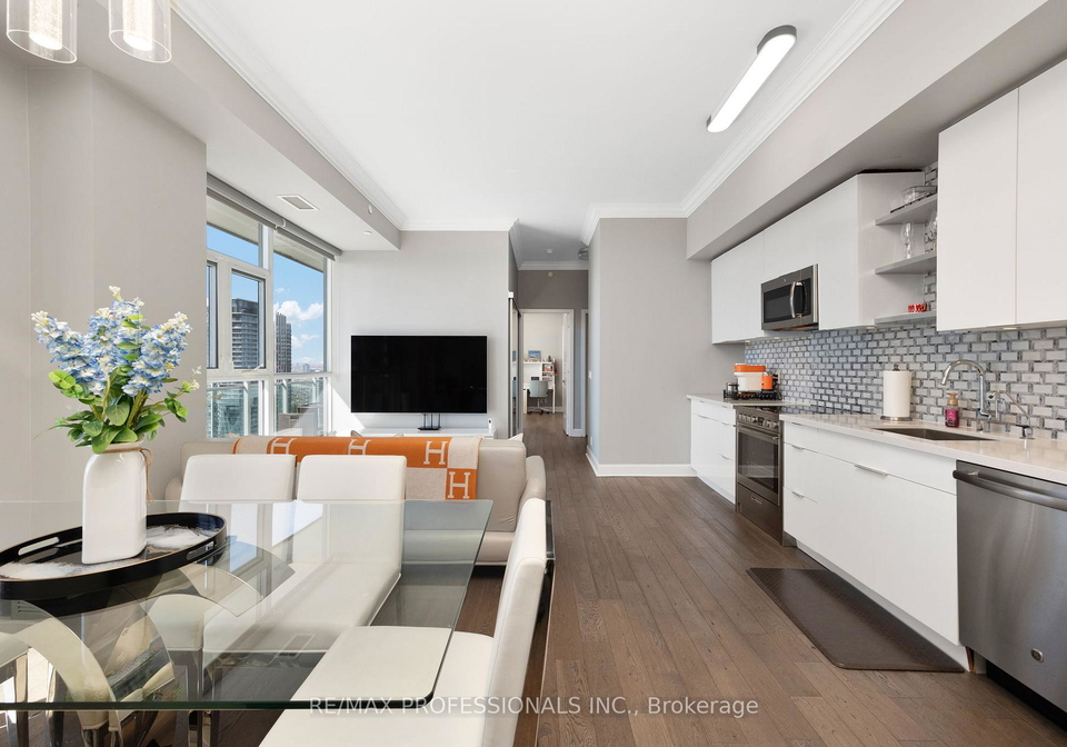 33-shore-breeze-drive-etobicoke-ontario-w12685892