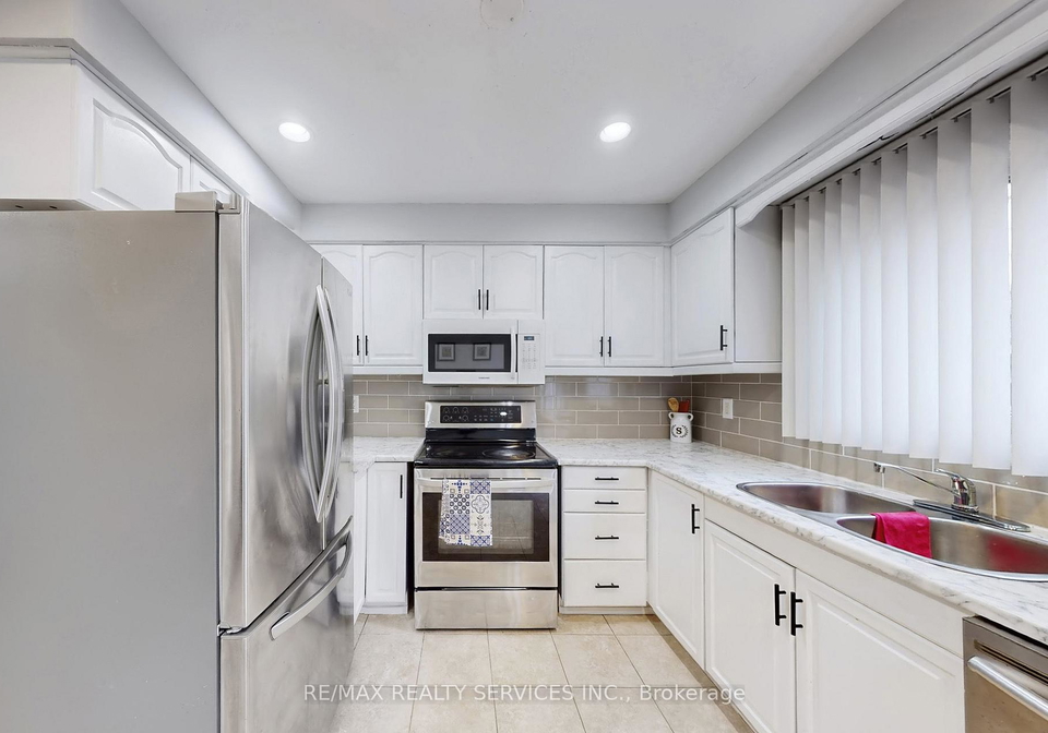 8-stephensen-court-brampton-ontario-w12685930