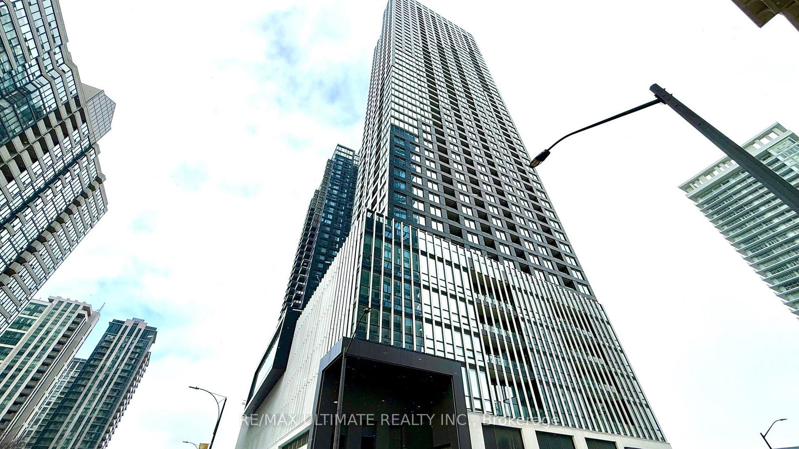395-square-one-drive-mississauga-ontario-w12686088