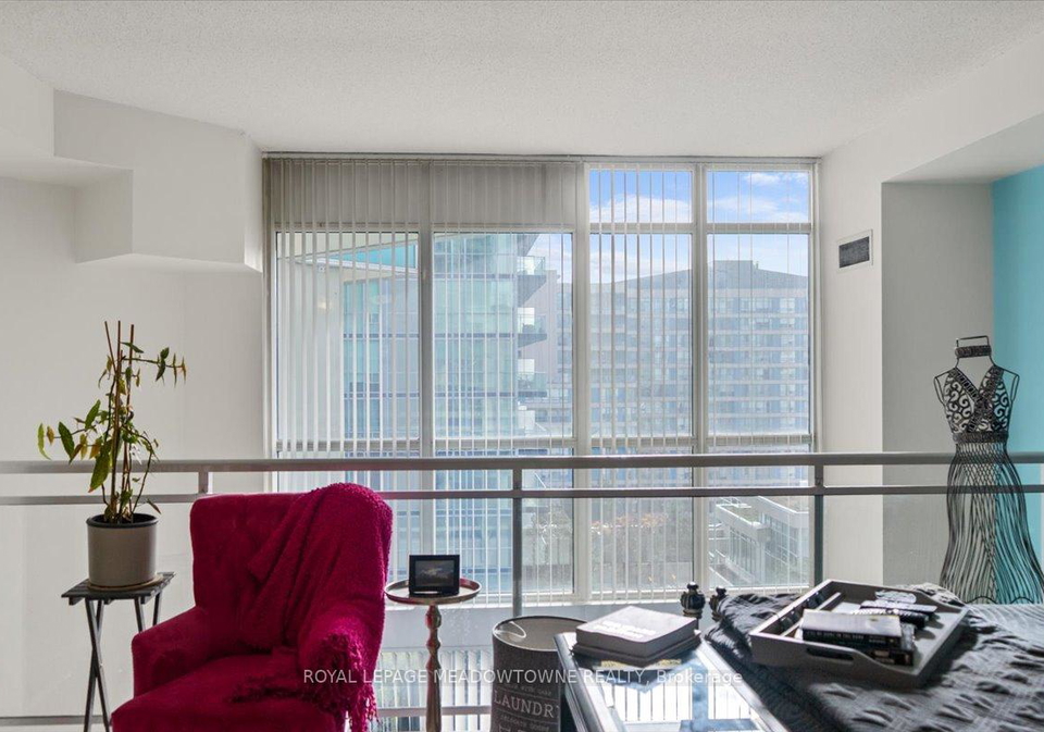 220-burnhamthorpe-road-w-mississauga-ontario-w12686240