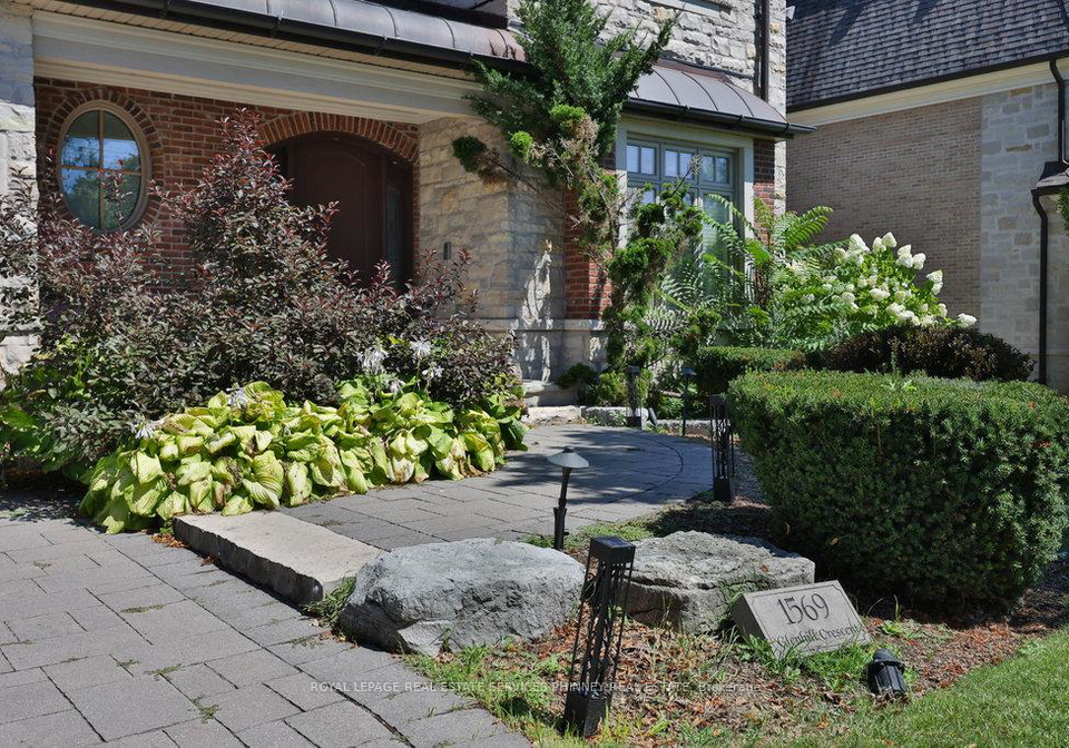 1569-glenhill-crescent-mississauga-ontario-w12686374