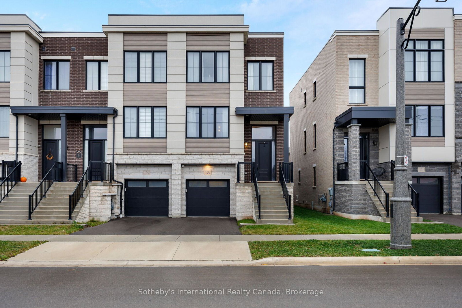 1478-yellow-rose-circle-oakville-ontario-w12686916
