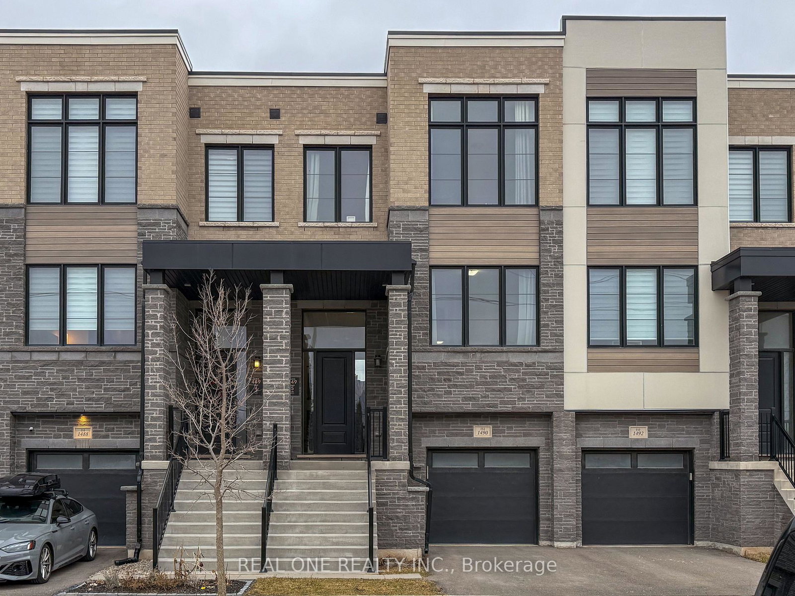 1490-yellow-rose-circle-oakville-ontario-w12687380