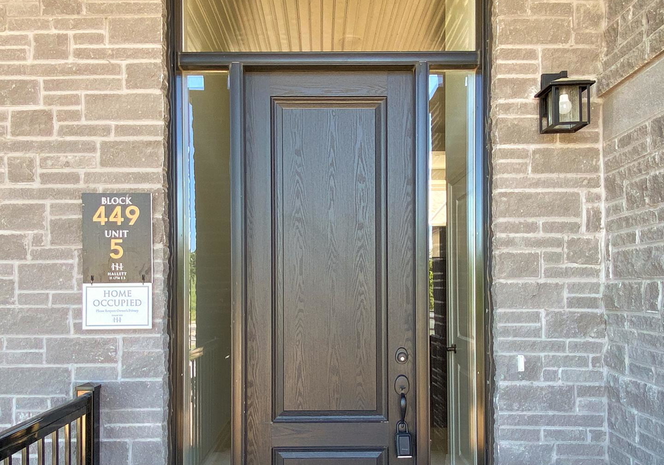 1490-yellow-rose-circle-oakville-ontario-w12687380