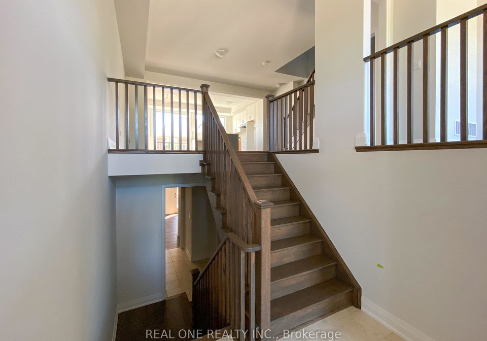 1490-yellow-rose-circle-oakville-ontario-w12687380