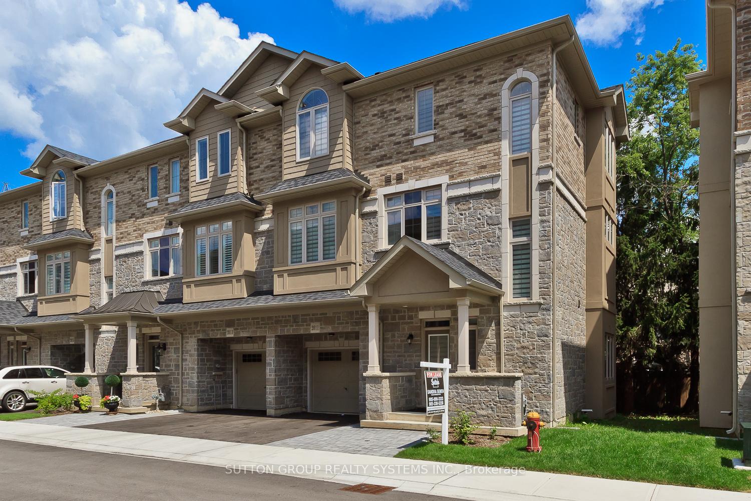 2011-deerview-common-road-oakville-ontario-w12687500