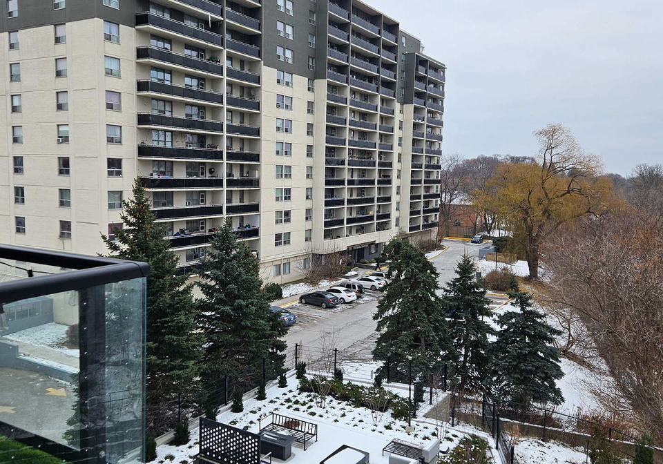 86-dundas-street-e-mississauga-ontario-w12687796