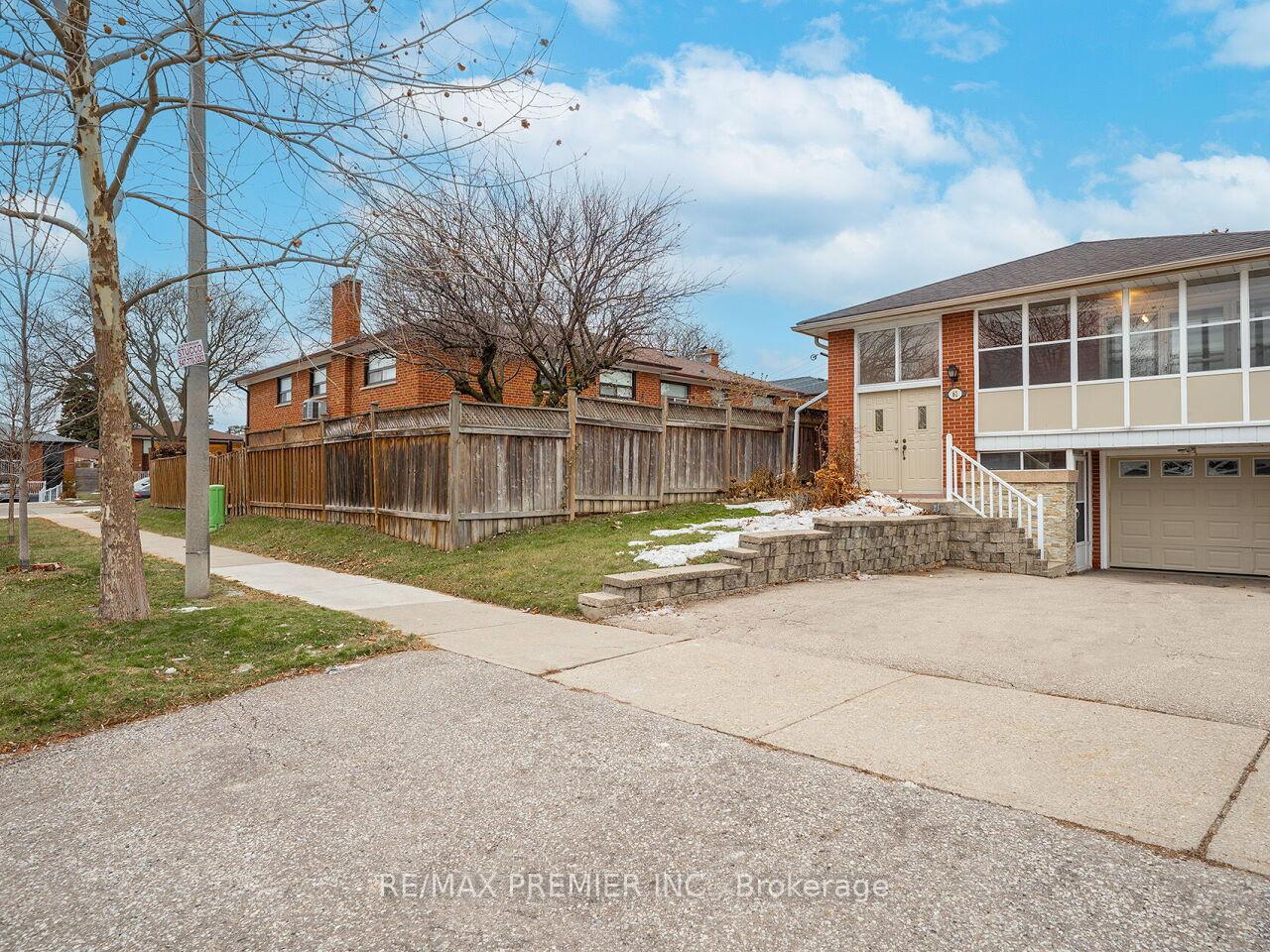 61-rockbank-crescent-york-ontario-w12688710