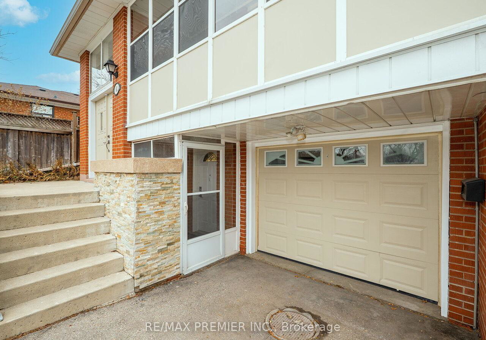 61-rockbank-crescent-york-ontario-w12688710