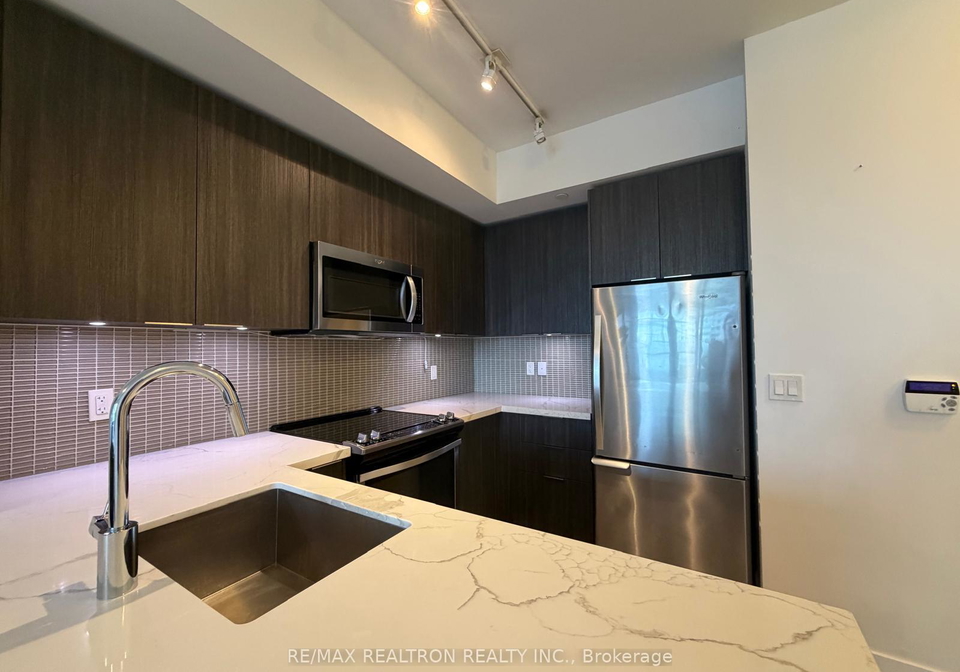 20-shorebreeze-drive-etobicoke-ontario-w12689972
